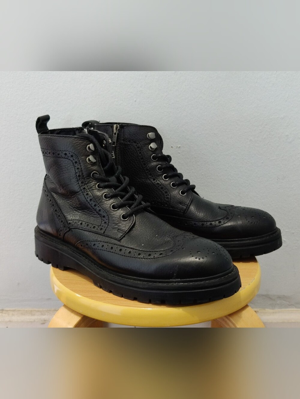 Vince Camuto Men's Size 9 Black Leather Wingtips Dress Boots
